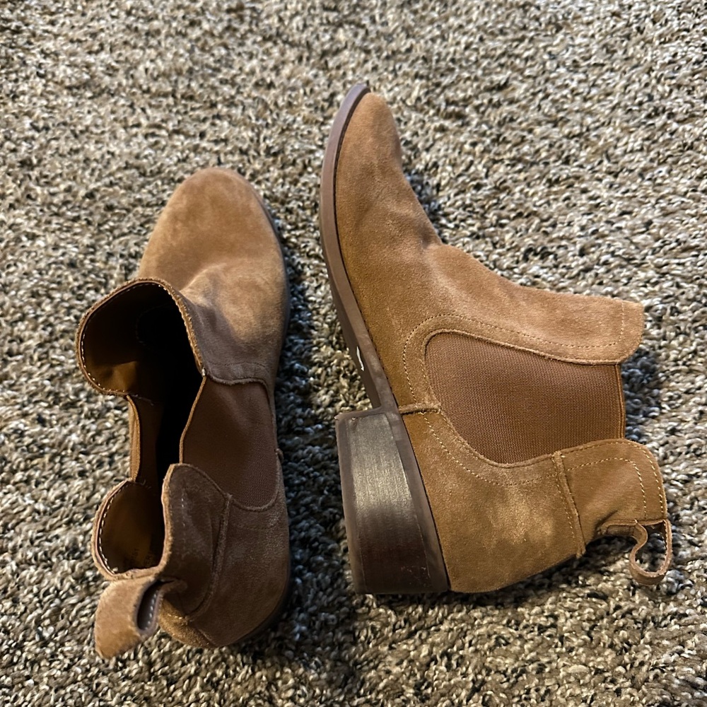Steve Madden Chelsea Boots in Cognac Suede Brown size 8.5